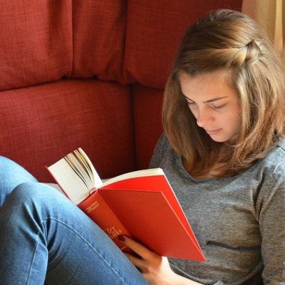 HOW READING WITH YOUR TEEN BUILDS RELATIONSHIP